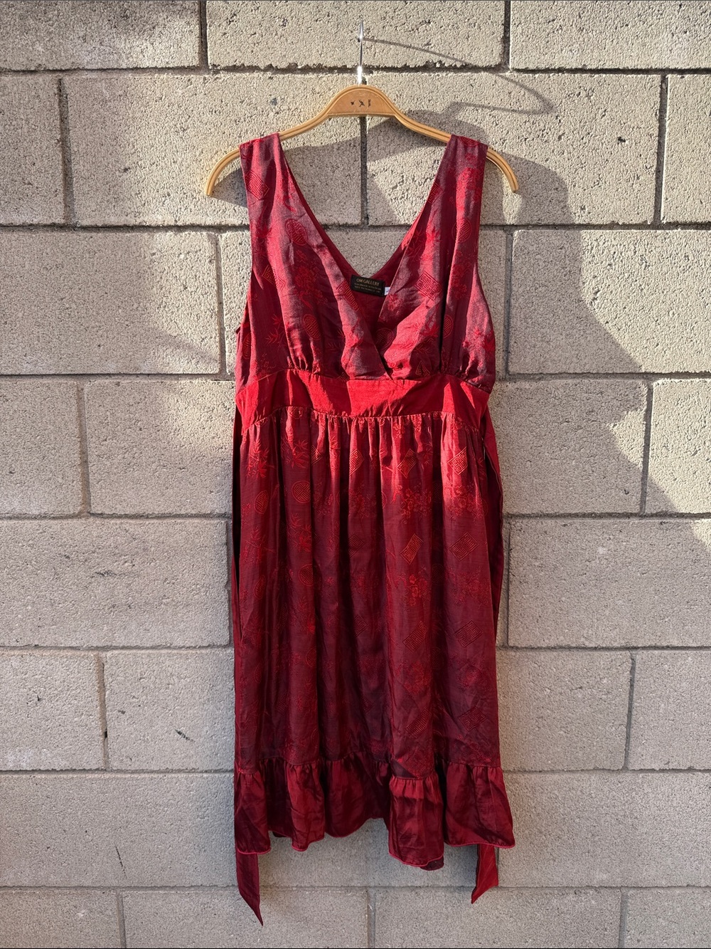Women’s Red V-Neck Sleeveless Dress